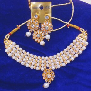 Stylish and modern necklace set