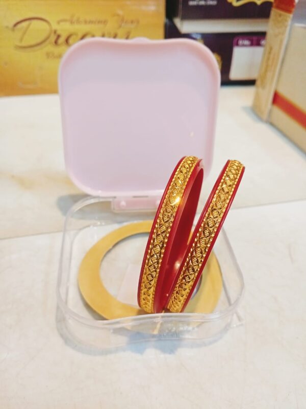 Traditional city gold pola bangles