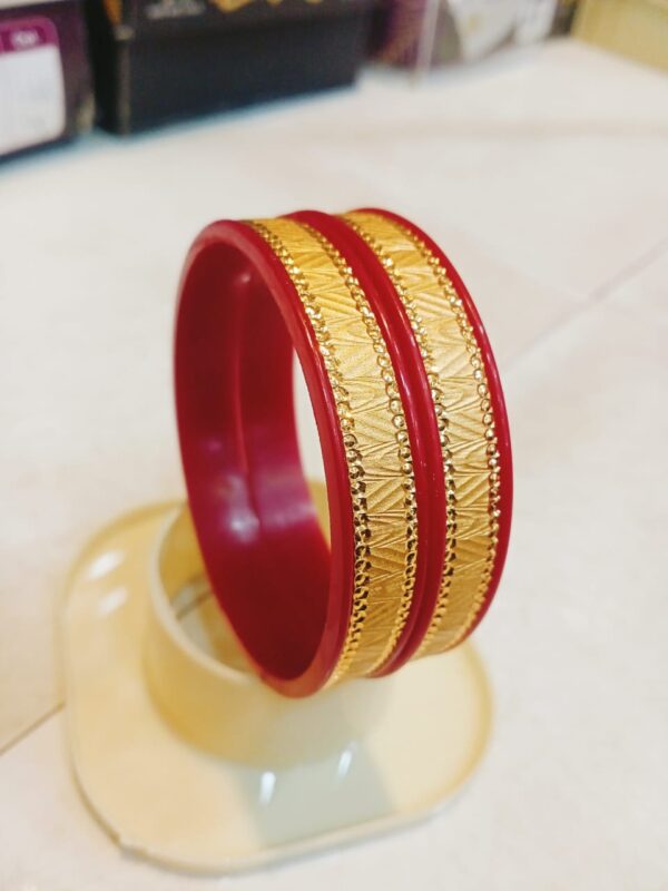 Traditional city gold pola bangles
