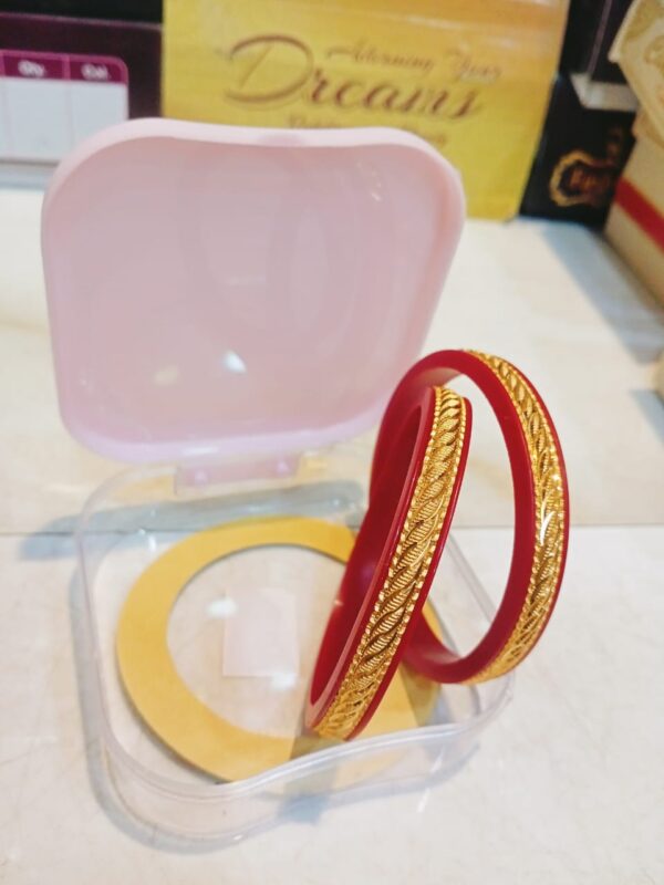 Traditional city gold pola bangles