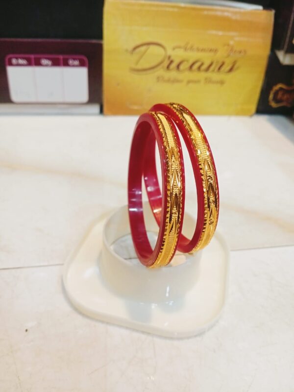 Traditional city gold pola bangles
